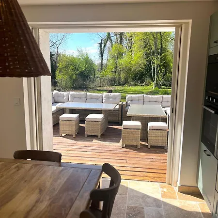 Le Clos Des Berges De L'ain Frühstückspension *