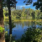 Le Clos Des Berges De L'ain Bed and Breakfast