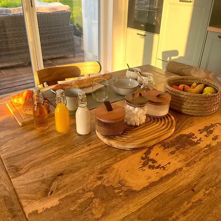 Le Clos Des Berges De L'ain B&B